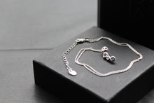 Load image into Gallery viewer, Topaz Pebble Necklace
