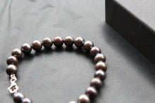 Load image into Gallery viewer, Unisex Black Fresh Water Pearl Bracelet
