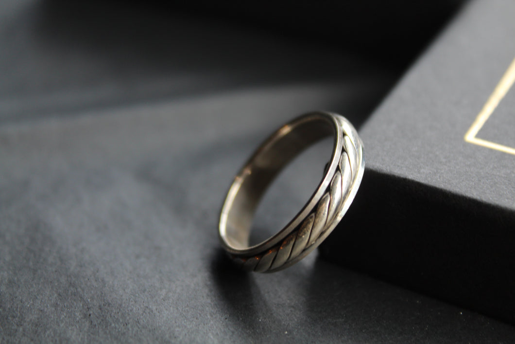 Unisex Silver Spinning Ring with Rope Style central band