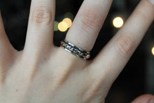 Load image into Gallery viewer, Unisex Silver Spinning Ring with Cable chain Center band
